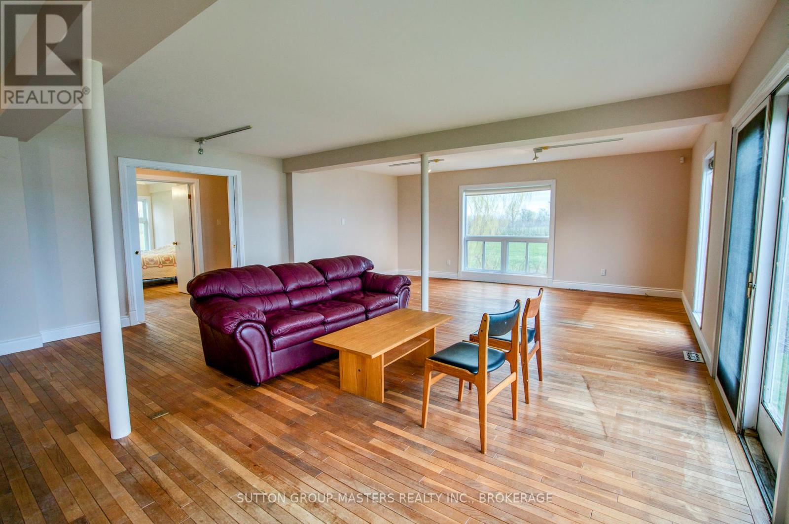 9392 Highway 33 Highway, Greater Napanee (Greater Napanee), ON - Indoor Photo Showing Living Room
