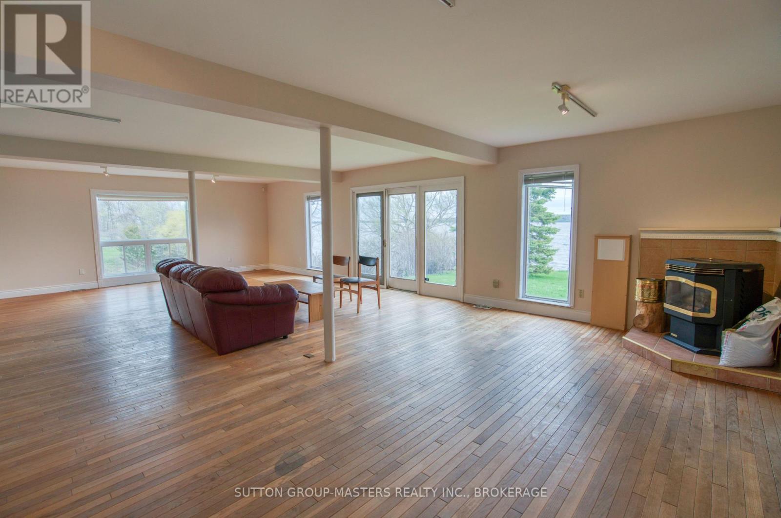 9392 Highway 33 Highway, Greater Napanee (Greater Napanee), ON - Indoor Photo Showing Living Room With Fireplace