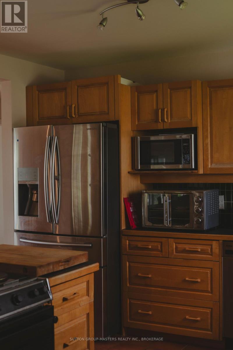9392 Highway 33 Highway, Greater Napanee (Greater Napanee), ON - Indoor Photo Showing Kitchen