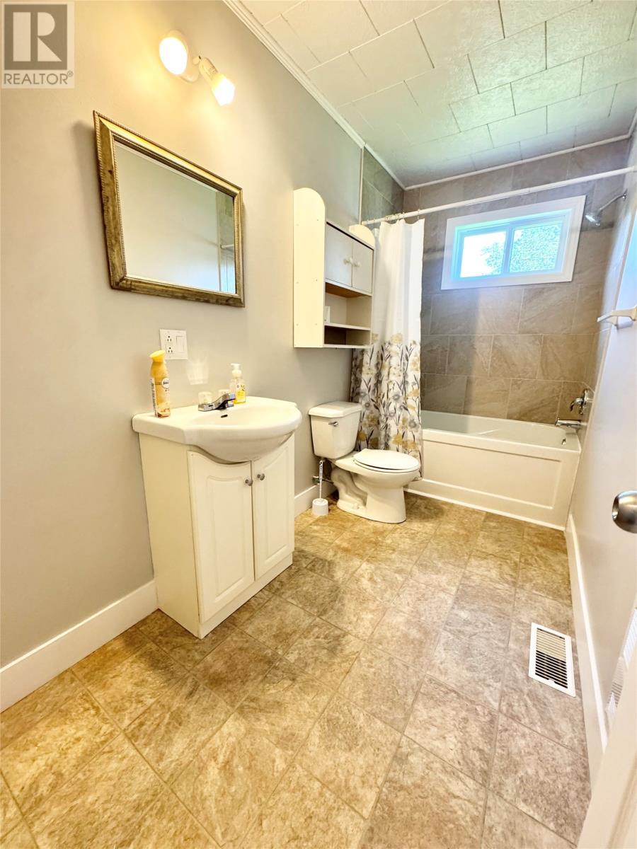 25 Second Avenue, Lewisporte, NL - Indoor Photo Showing Bathroom