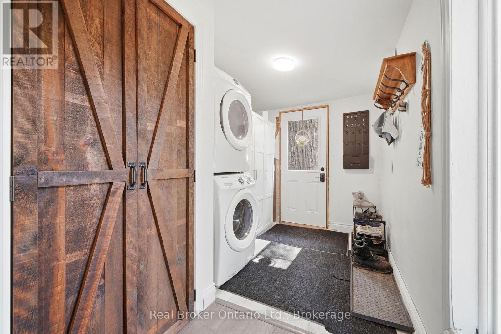 1 Janice Drive, Kawartha Lakes (Fenelon), ON - Indoor Photo Showing Laundry Room