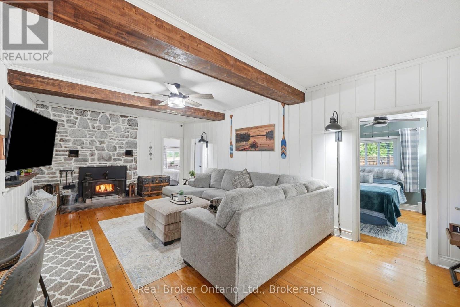 1 Janice Drive, Kawartha Lakes (Fenelon), ON - Indoor Photo Showing Living Room With Fireplace