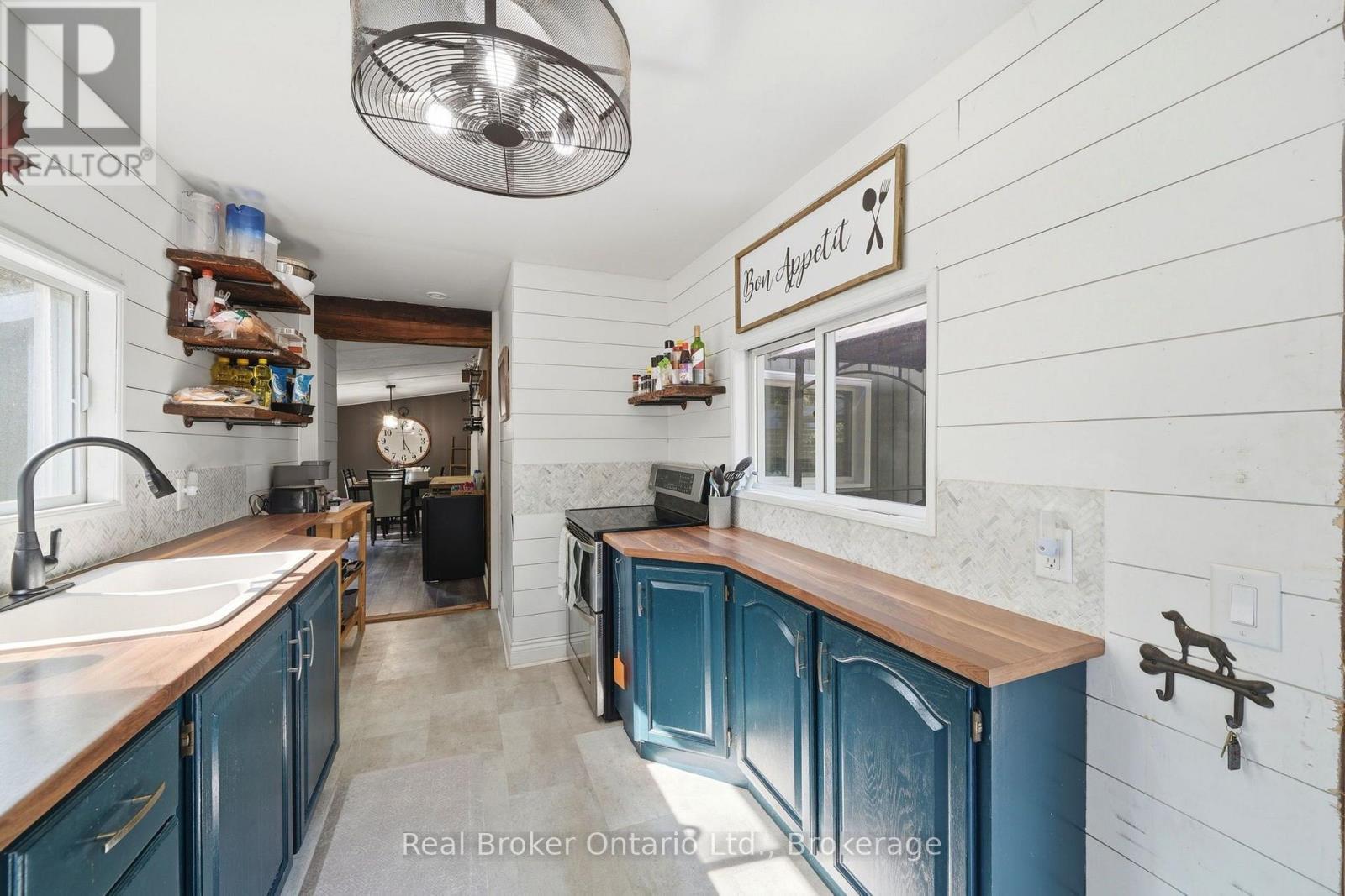 1 Janice Drive, Kawartha Lakes (Fenelon), ON - Indoor Photo Showing Other Room