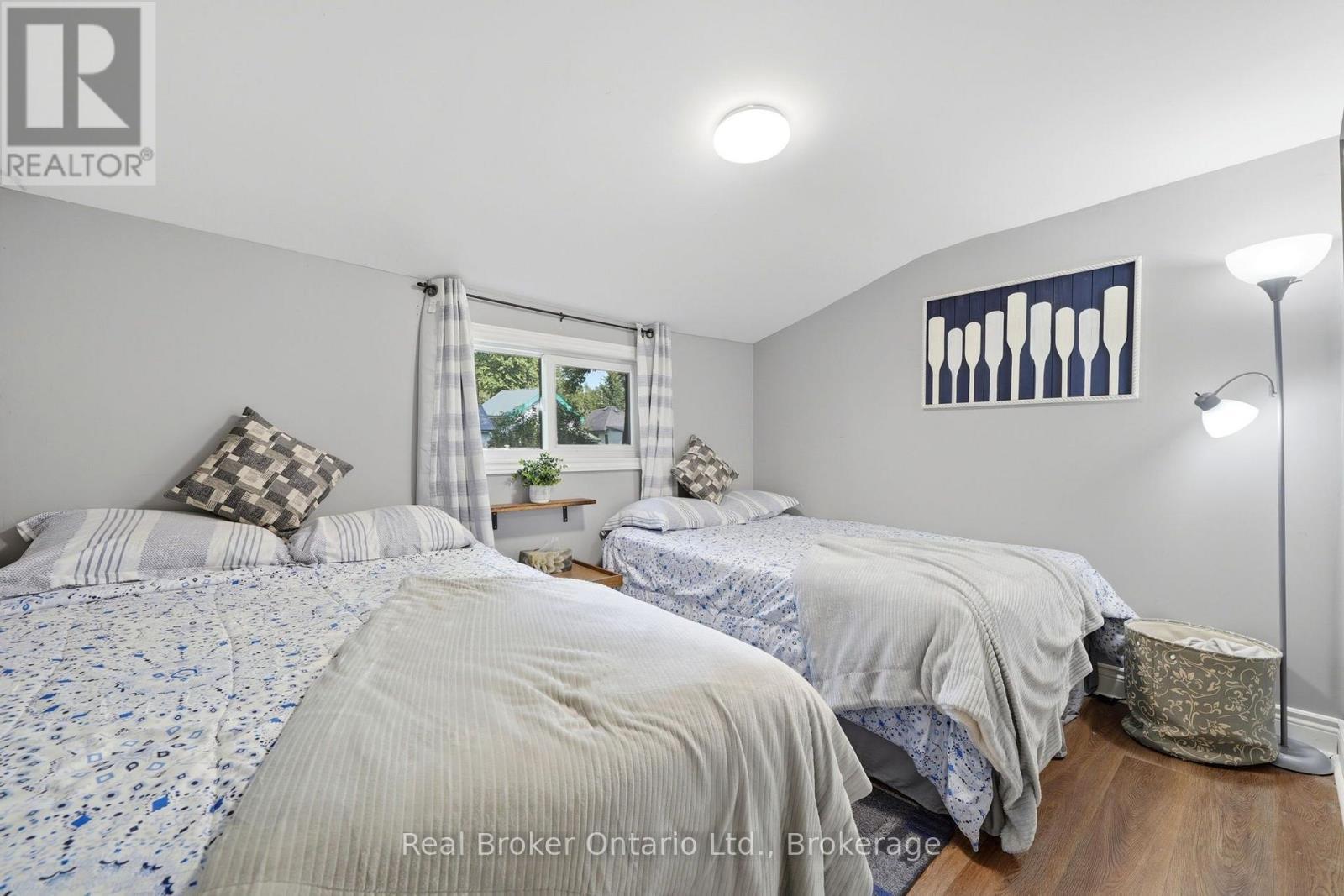1 Janice Drive, Kawartha Lakes (Fenelon), ON - Indoor Photo Showing Bedroom