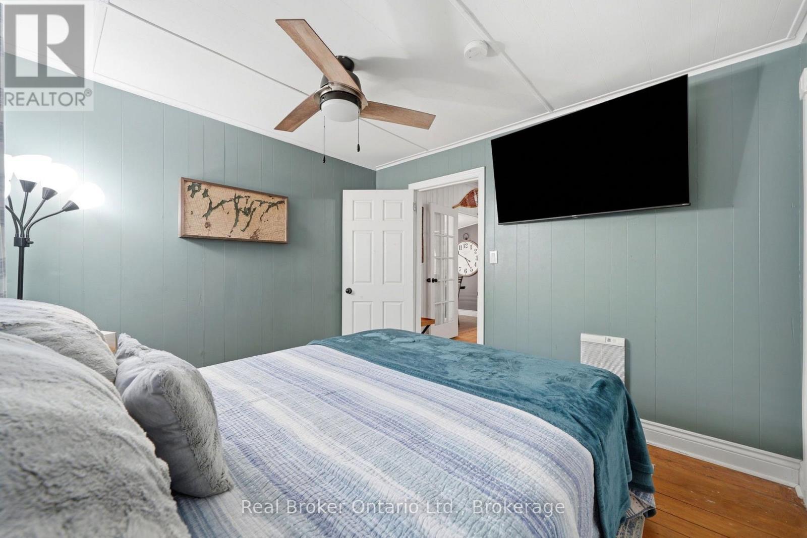 1 Janice Drive, Kawartha Lakes (Fenelon), ON - Indoor Photo Showing Bedroom