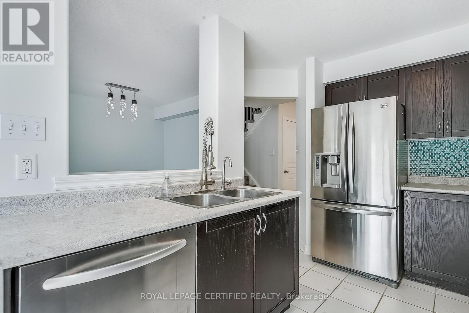 37 Wilkie Crescent, Guelph, ON - Indoor Photo Showing Kitchen With Stainless Steel Kitchen With Double Sink