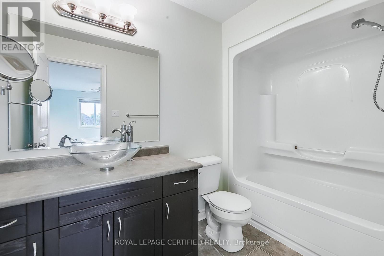 37 Wilkie Crescent, Guelph, ON - Indoor Photo Showing Bathroom