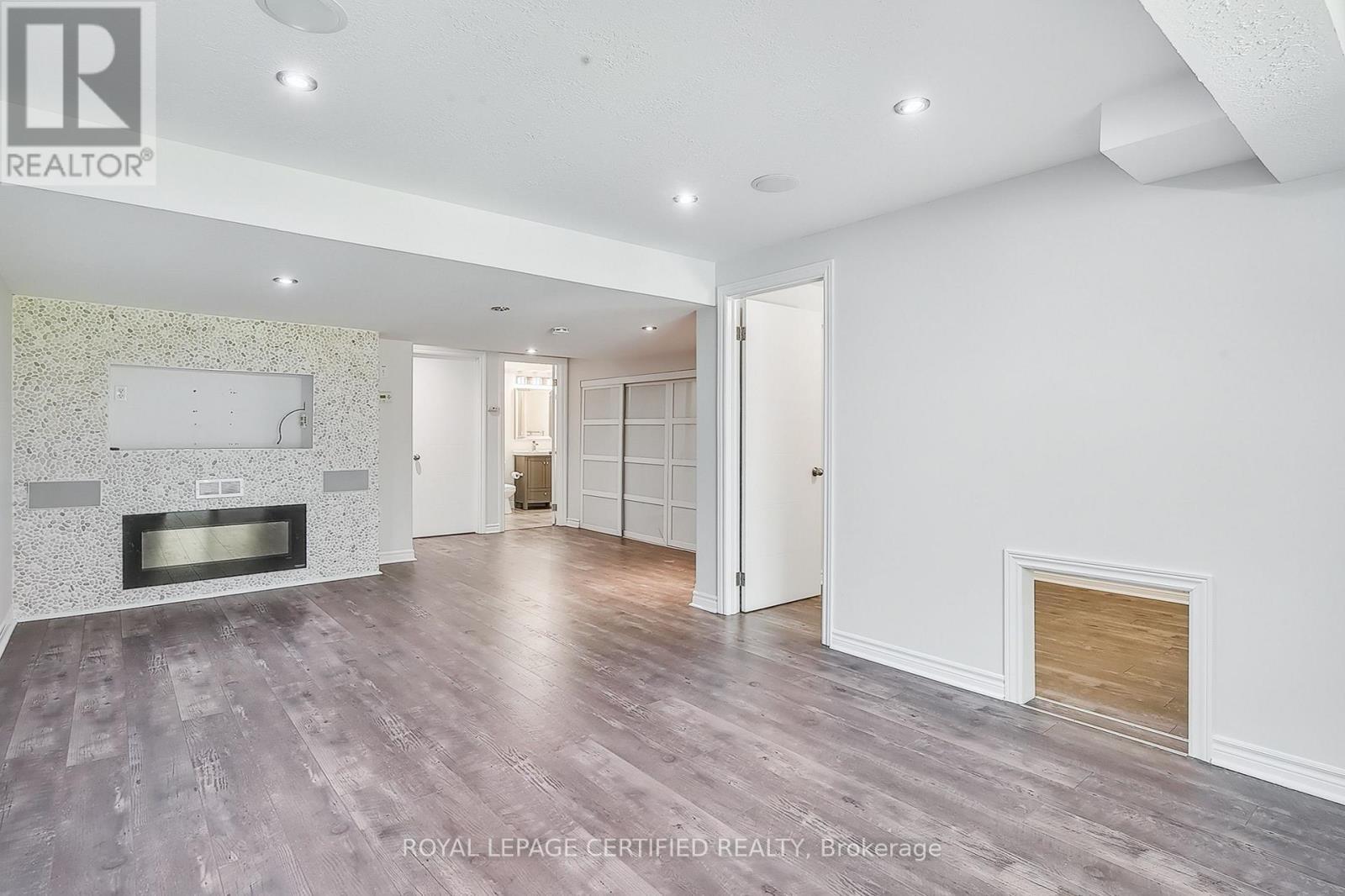 37 Wilkie Crescent, Guelph, ON - Indoor Photo Showing Living Room With Fireplace