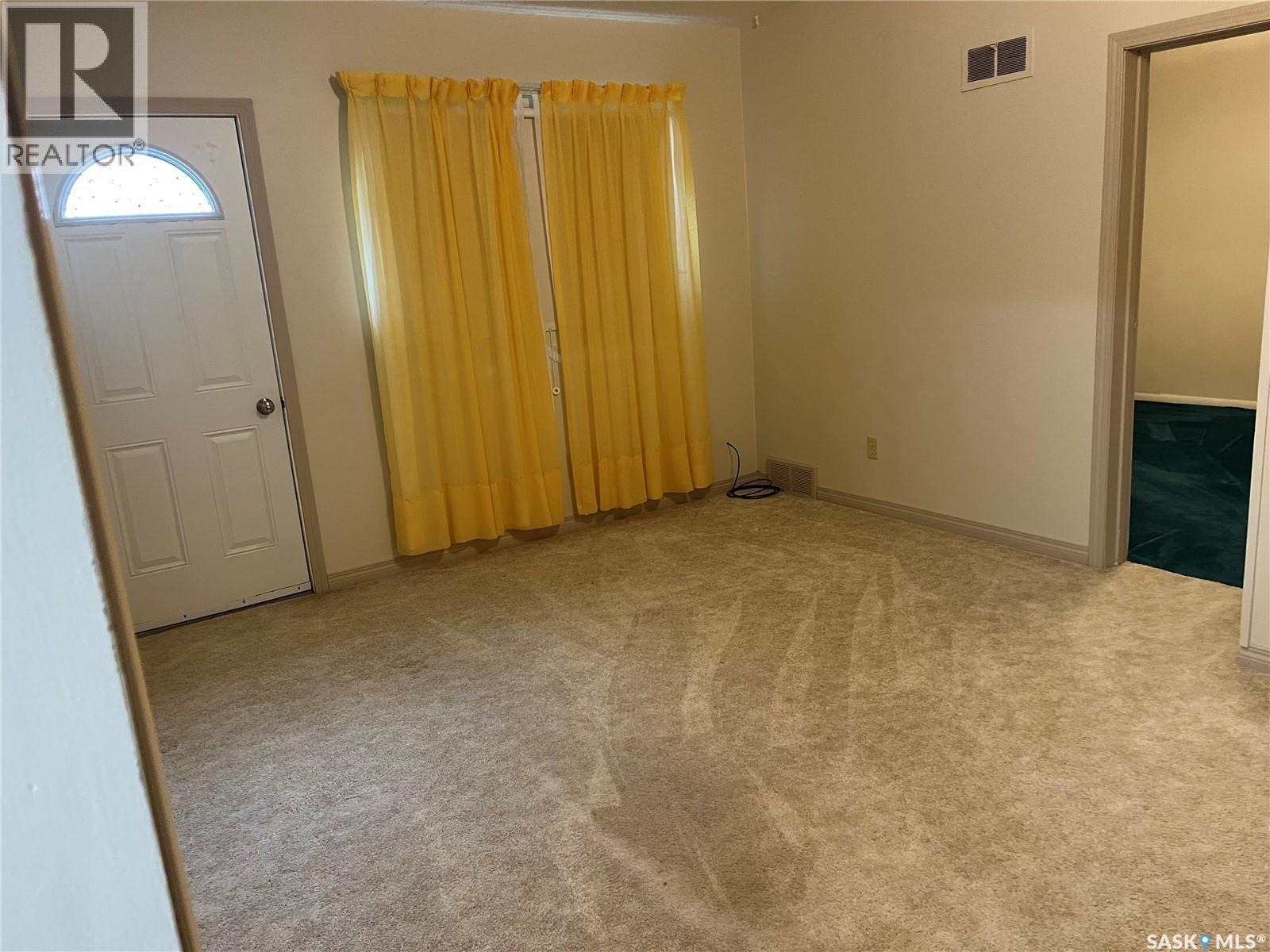 43 2Nd Avenue E, Lafleche, SK - Indoor Photo Showing Other Room