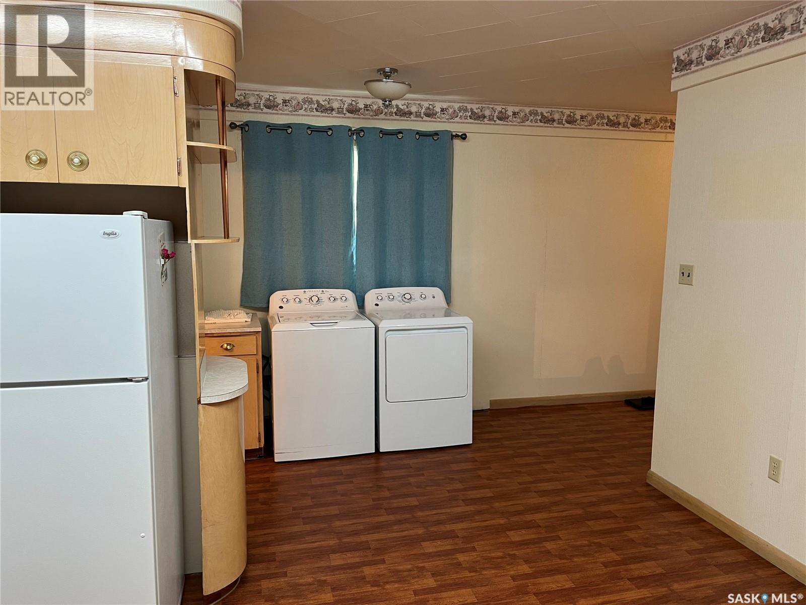43 2Nd Avenue E, Lafleche, SK - Indoor Photo Showing Laundry Room