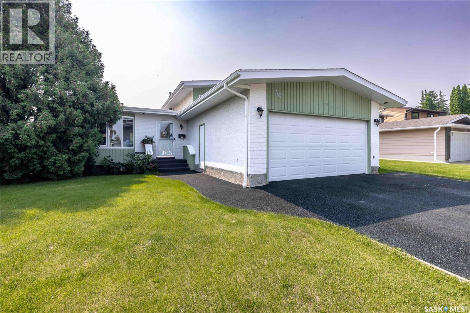 50 Manitou Court, Saskatoon, SK - Outdoor