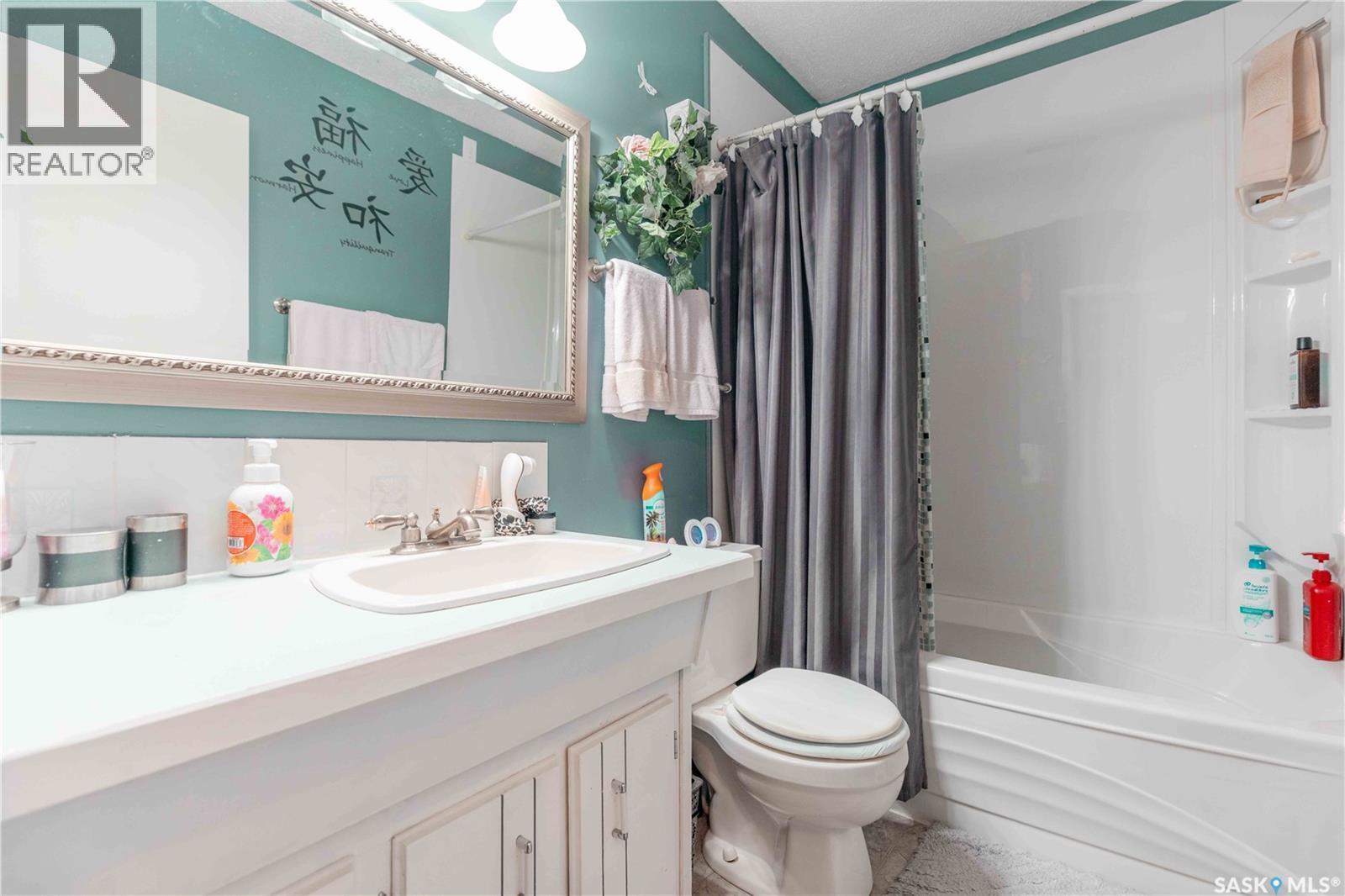 50 Manitou Court, Saskatoon, SK - Indoor Photo Showing Bathroom