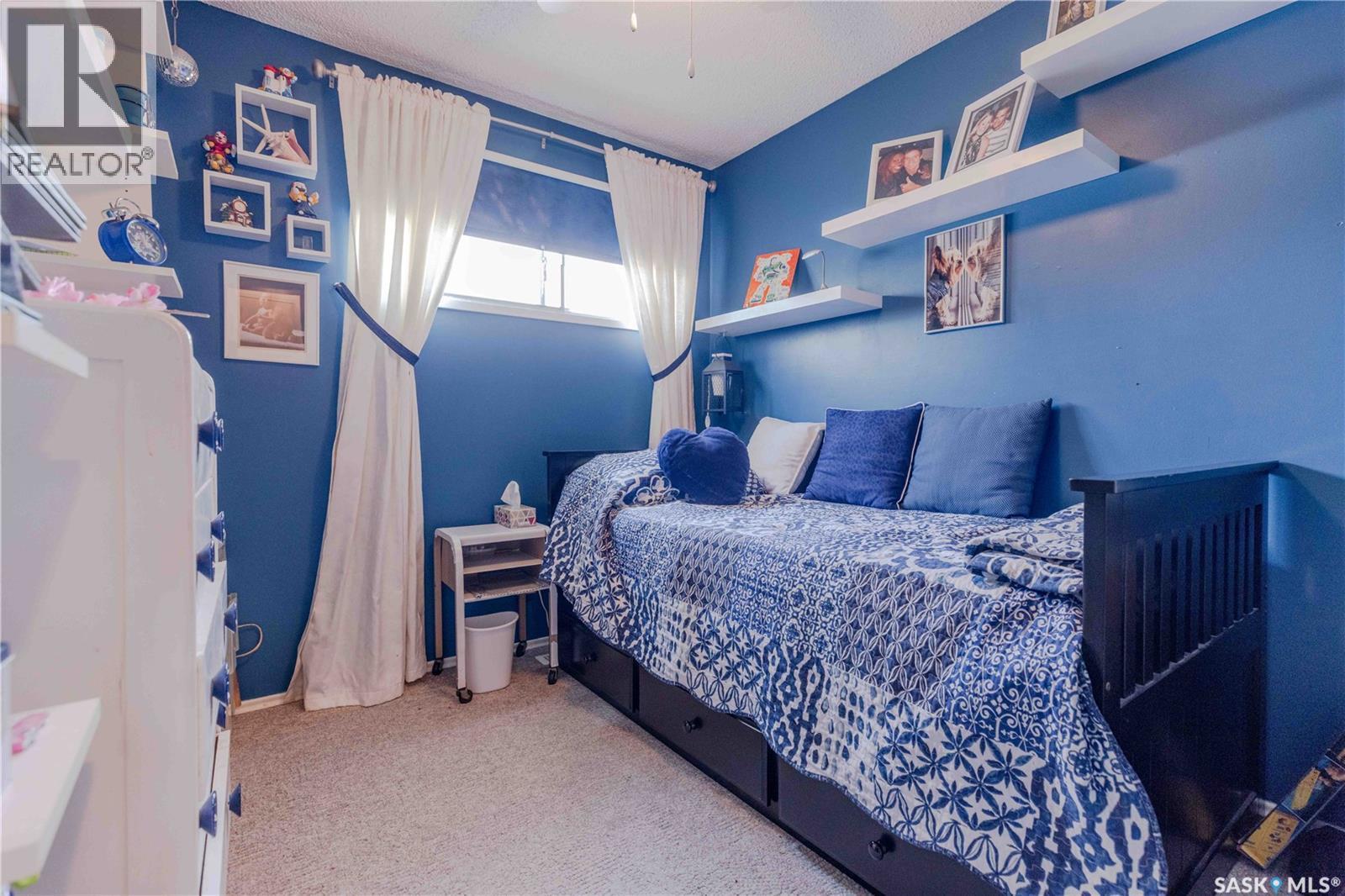 50 Manitou Court, Saskatoon, SK - Indoor Photo Showing Bedroom