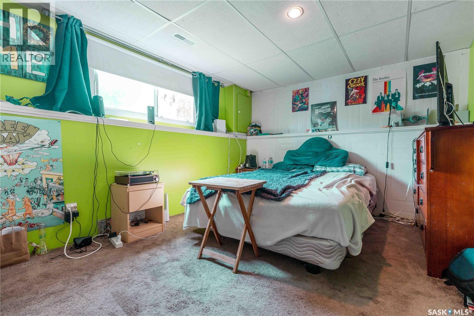 50 Manitou Court, Saskatoon, SK - Indoor Photo Showing Bedroom