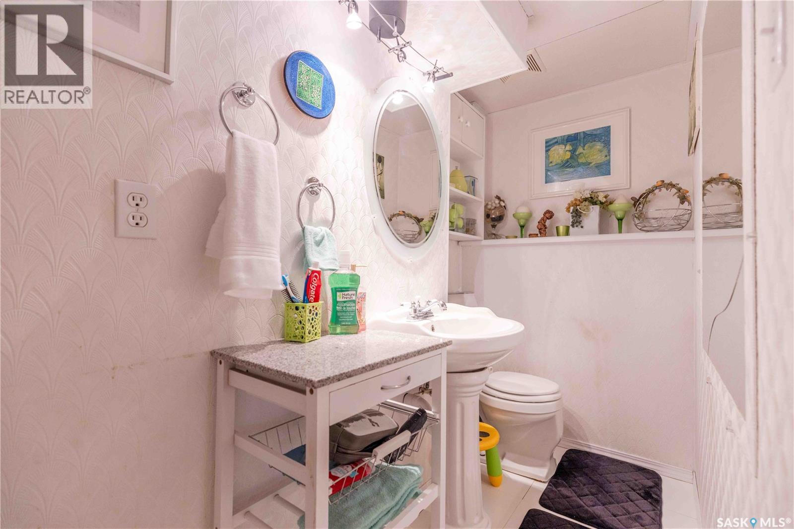 50 Manitou Court, Saskatoon, SK - Indoor Photo Showing Bathroom