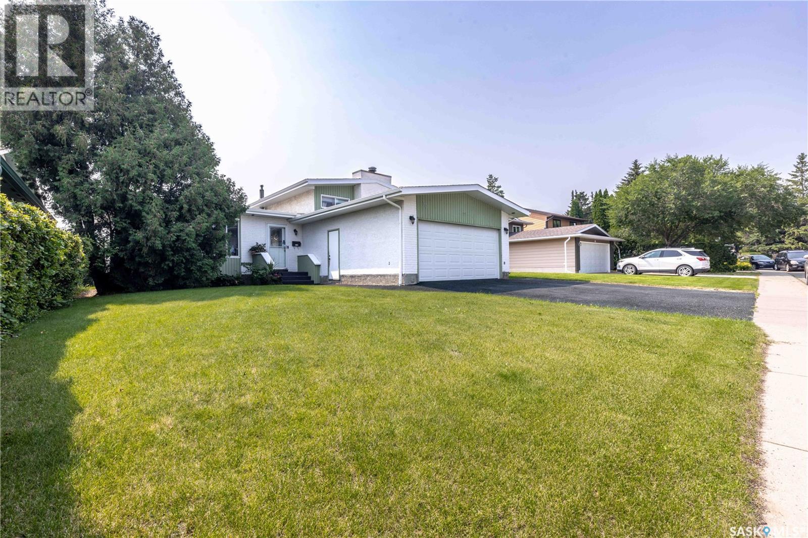 50 Manitou Court, Saskatoon, SK - Outdoor