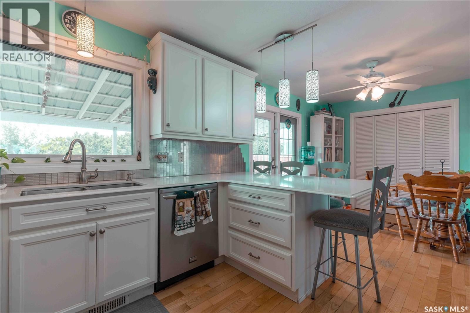 50 Manitou Court, Saskatoon, SK - Indoor Photo Showing Kitchen