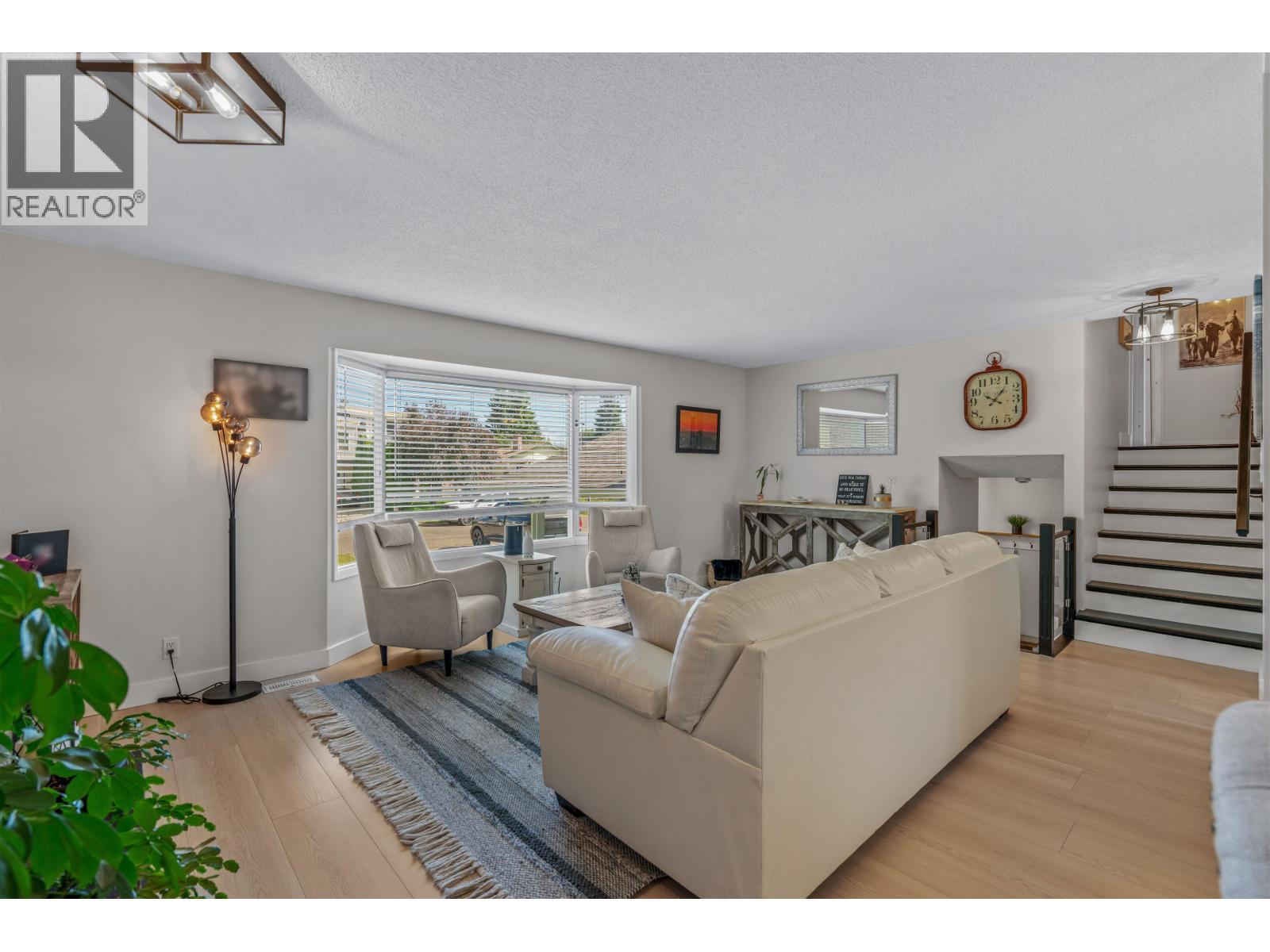 389 Neff Crescent, Prince George, BC - Indoor Photo Showing Living Room