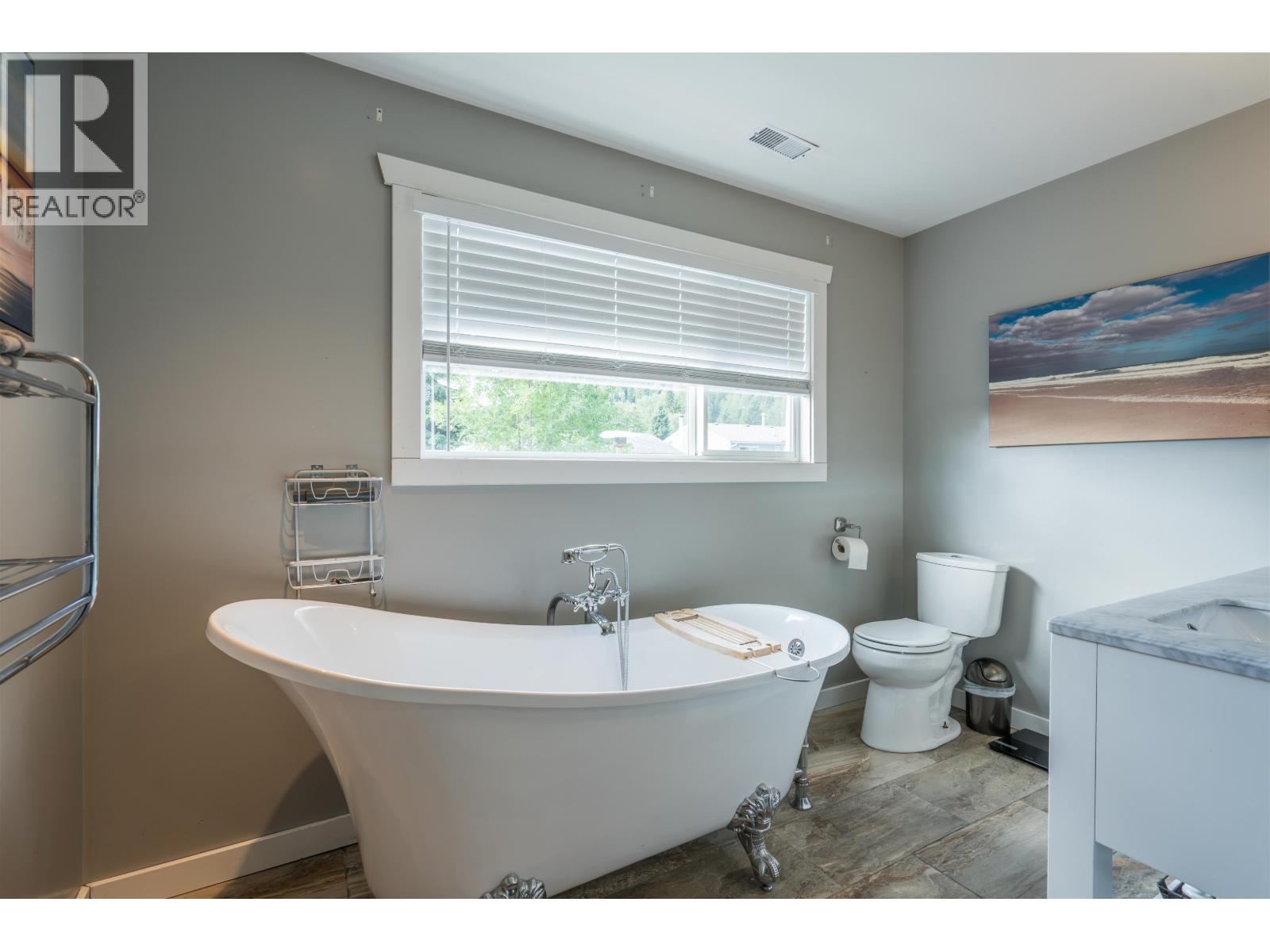 389 Neff Crescent, Prince George, BC - Indoor Photo Showing Bathroom