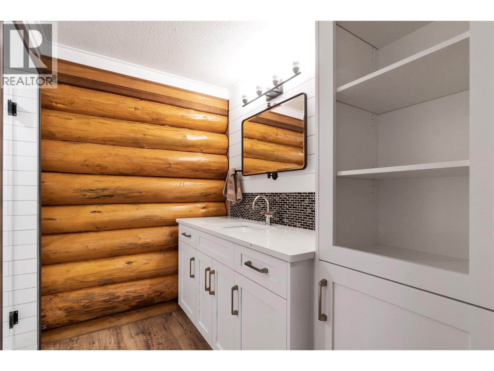 8758 Holding Road Unit# 1, Adams Lake, BC - Indoor
