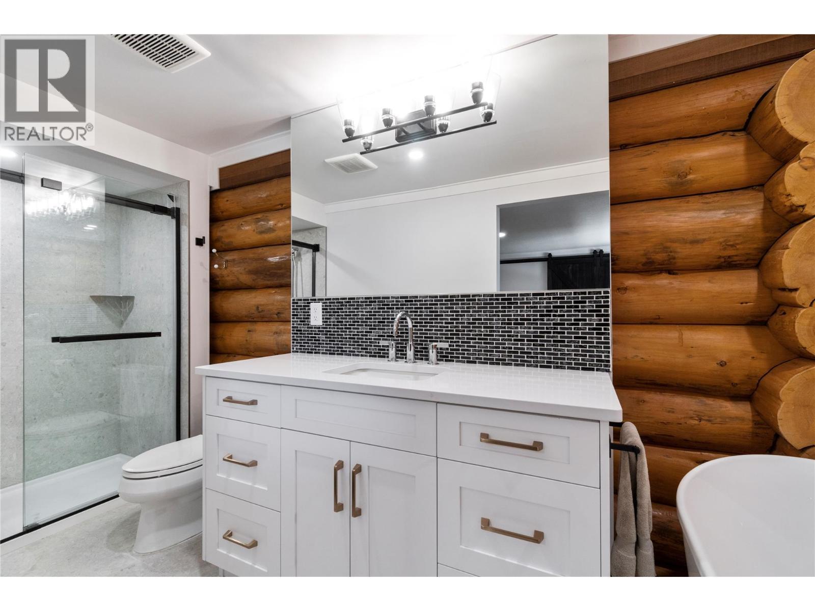 8758 Holding Road Unit# 1, Adams Lake, BC - Indoor Photo Showing Bathroom