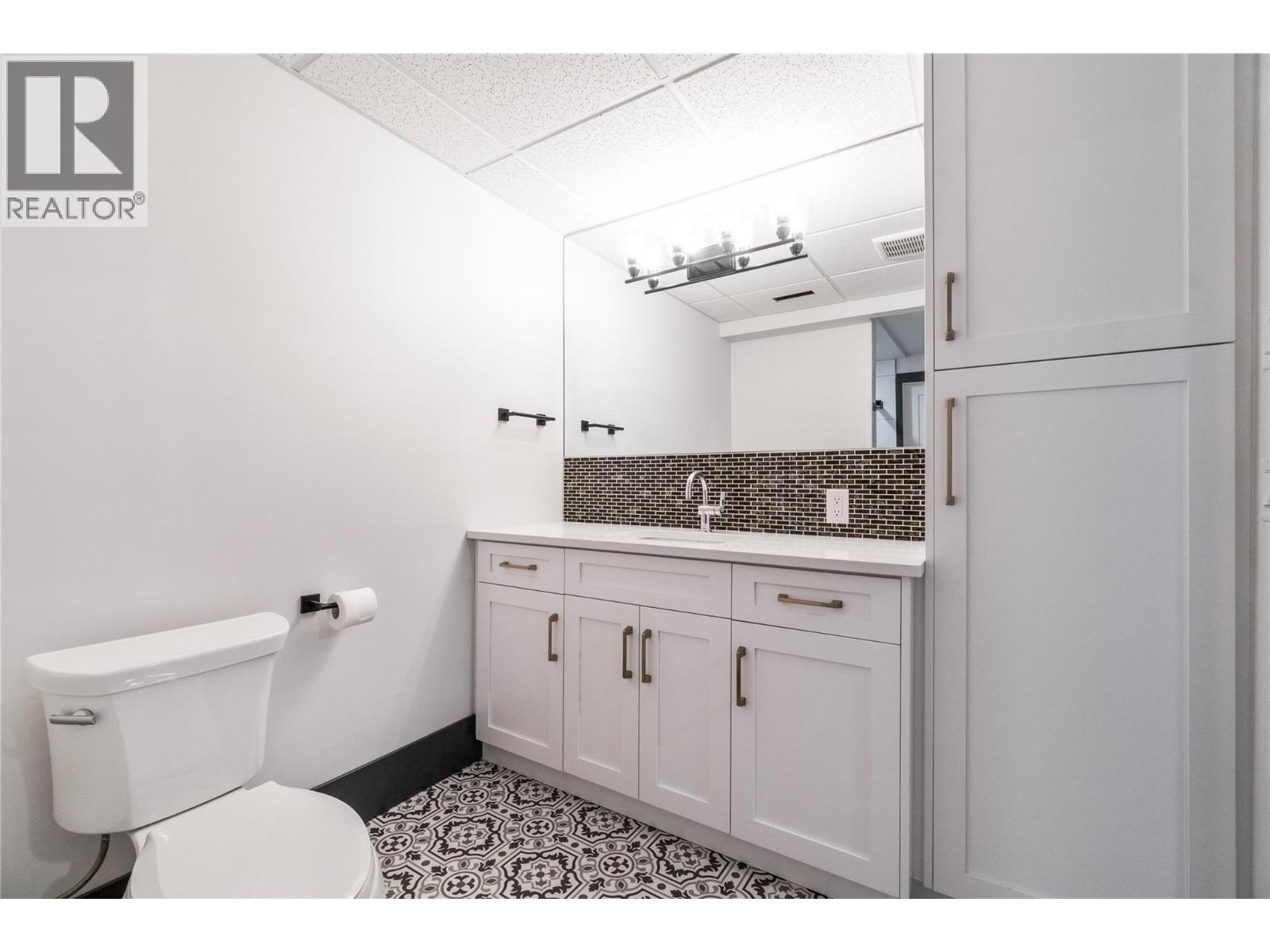 8758 Holding Road Unit# 1, Adams Lake, BC - Indoor Photo Showing Bathroom