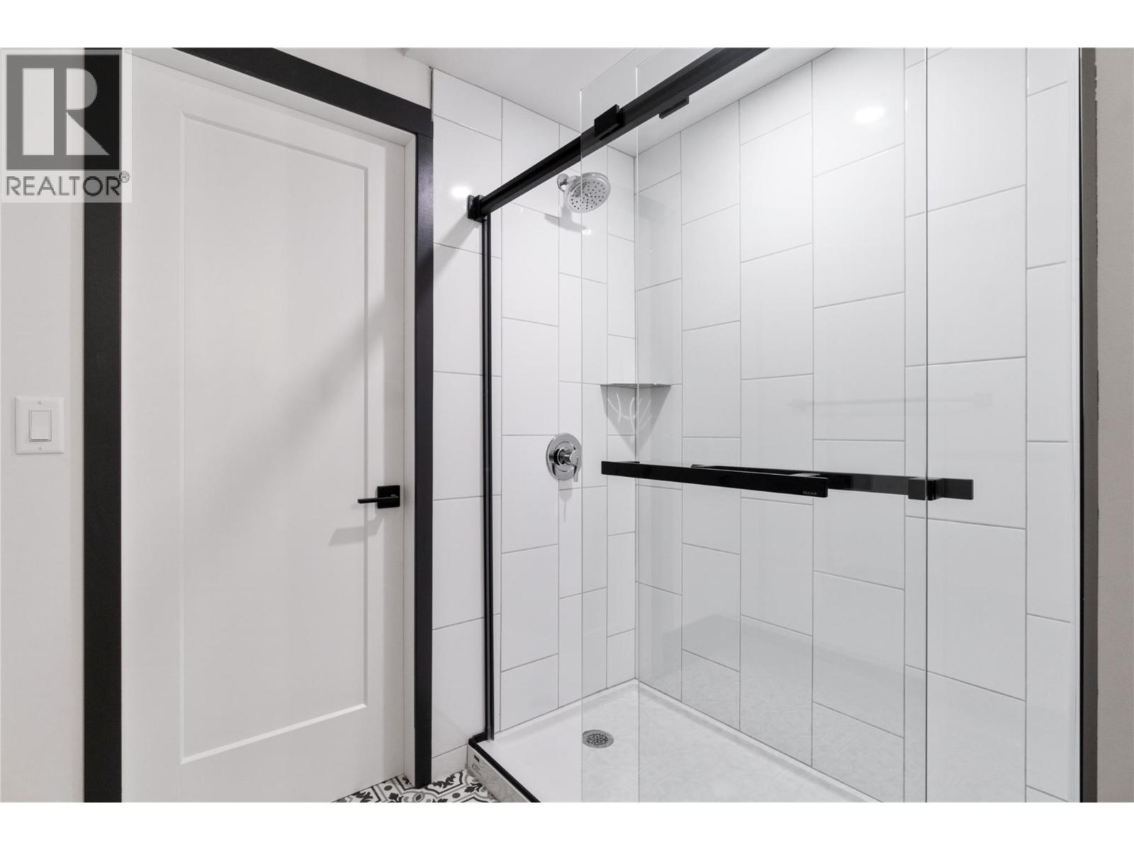 8758 Holding Road Unit# 1, Adams Lake, BC - Indoor Photo Showing Bathroom