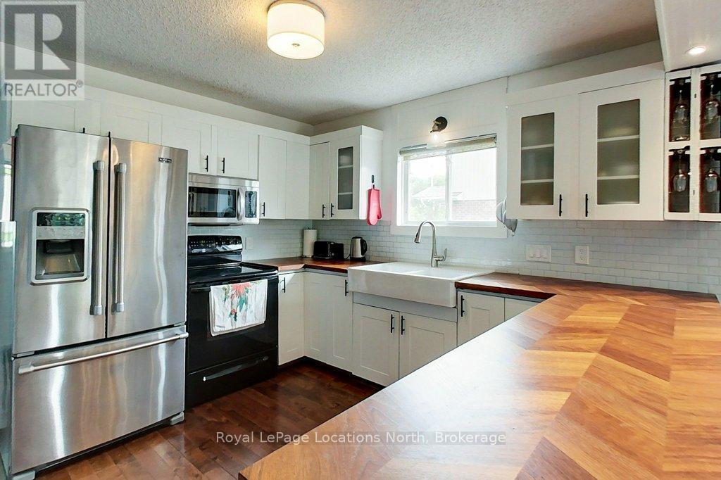 642 Spruce Street, Collingwood, ON - Indoor Photo Showing Kitchen