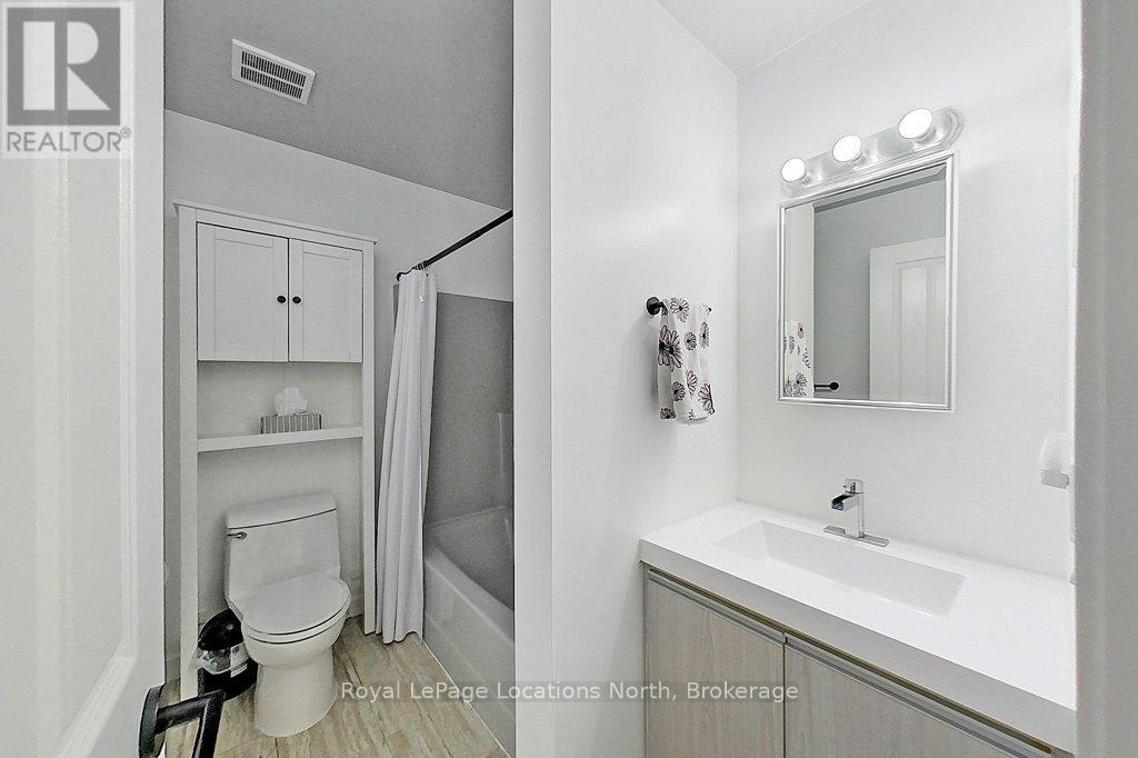 642 Spruce Street, Collingwood, ON - Indoor Photo Showing Bathroom