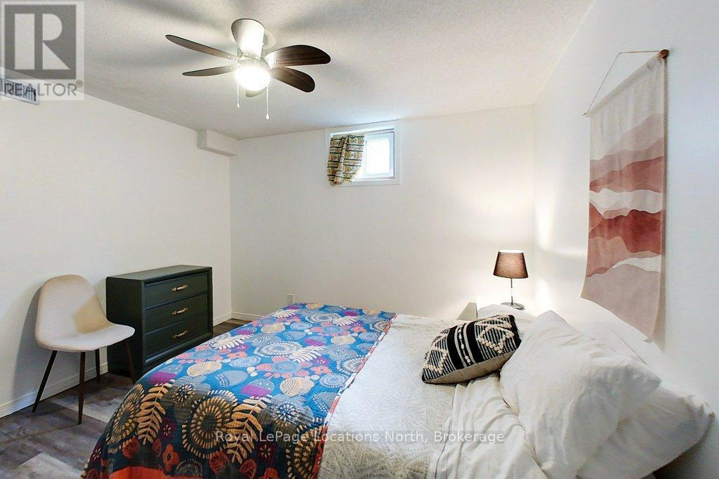 642 Spruce Street, Collingwood, ON - Indoor Photo Showing Bedroom
