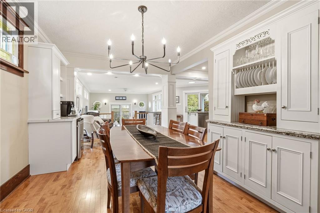 2116 Caroline Street, Burlington, ON - Indoor Photo Showing Dining Room