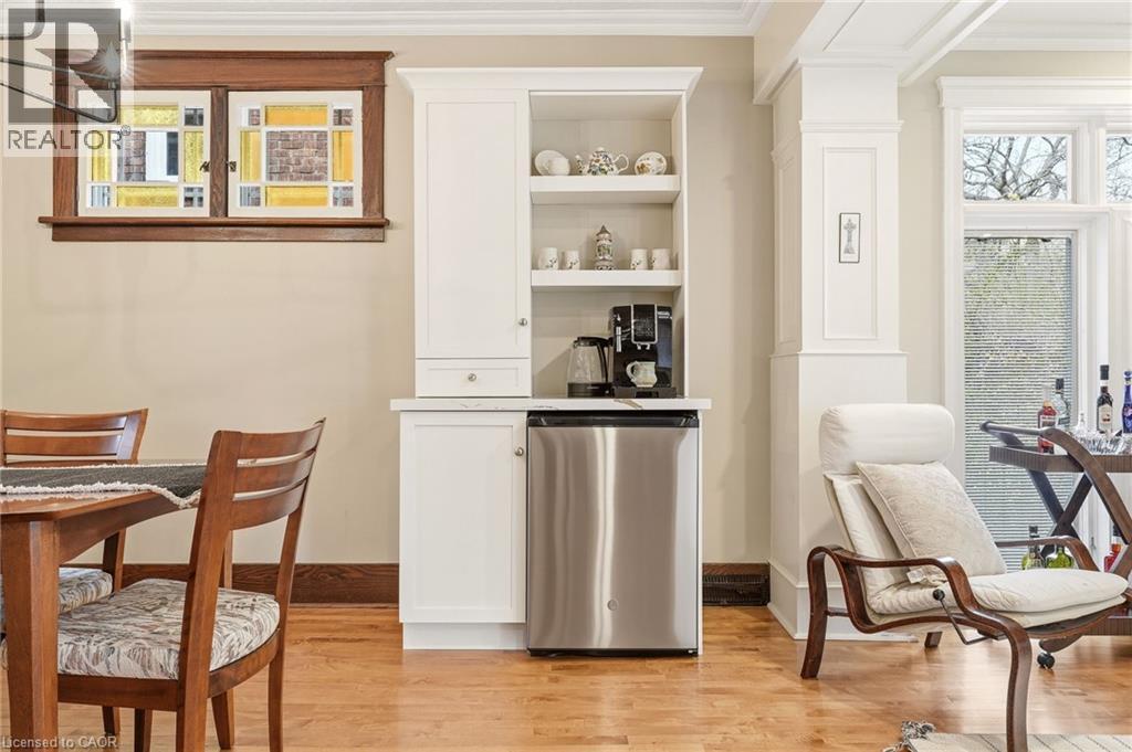 2116 Caroline Street, Burlington, ON - Indoor
