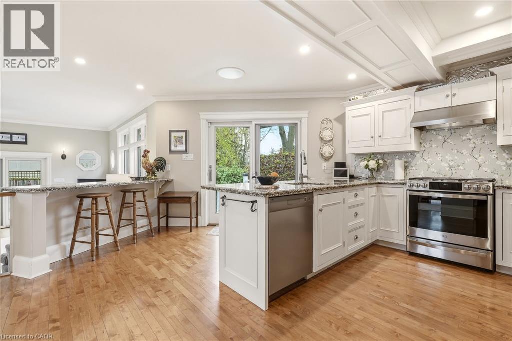 2116 Caroline Street, Burlington, ON - Indoor Photo Showing Kitchen With Upgraded Kitchen