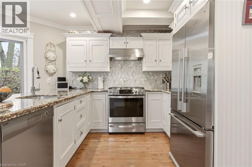 2116 Caroline Street, Burlington, ON - Indoor Photo Showing Kitchen With Upgraded Kitchen