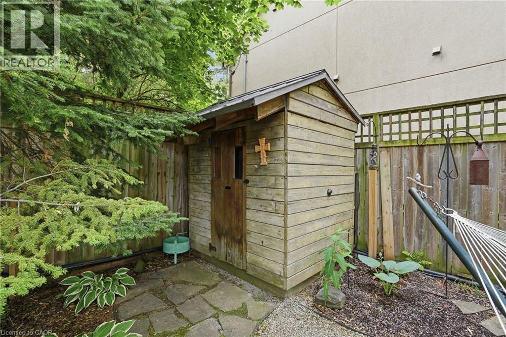 2116 Caroline Street, Burlington, ON - Outdoor