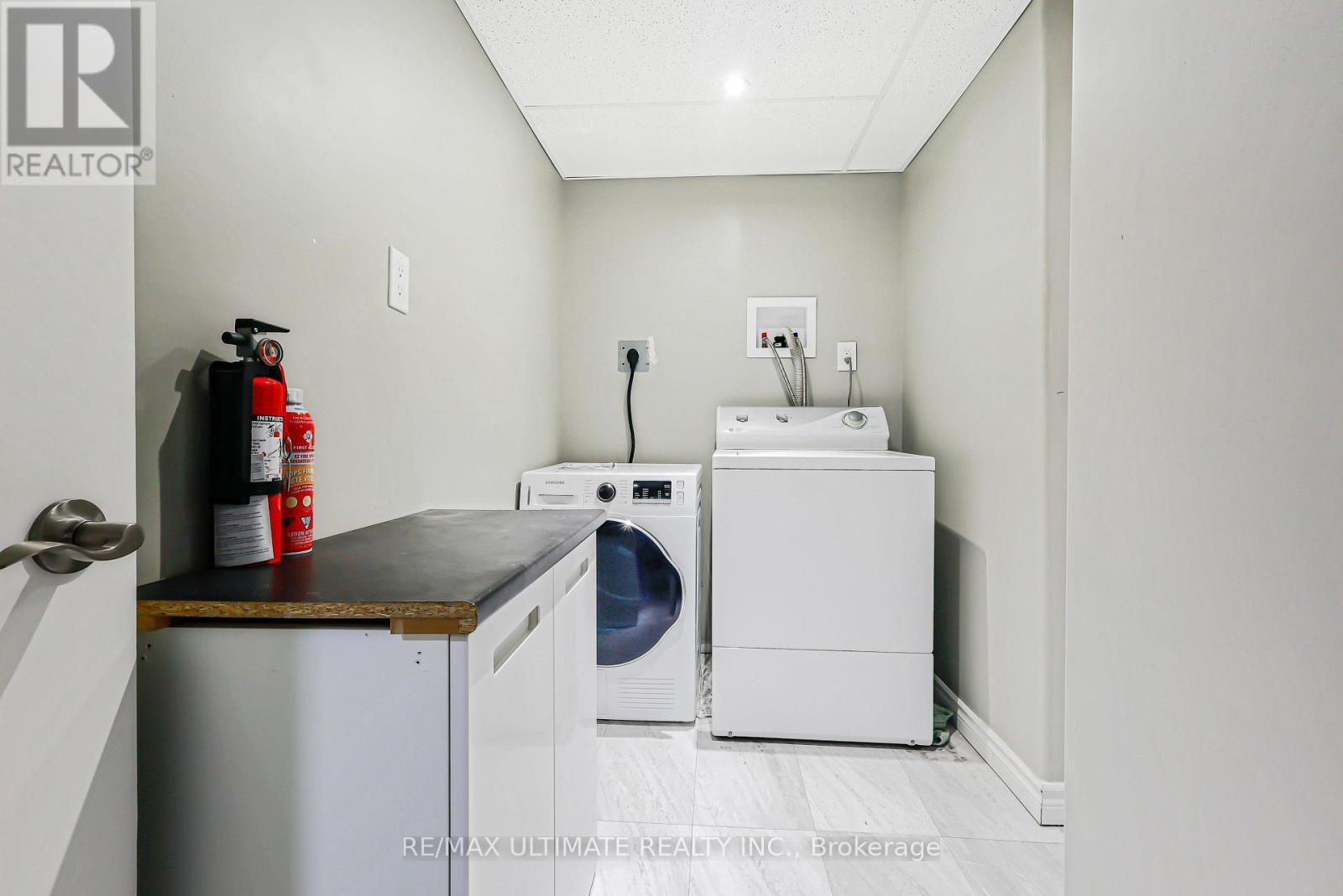 42 Walker Boulevard, New Tecumseth, ON - Indoor Photo Showing Laundry Room