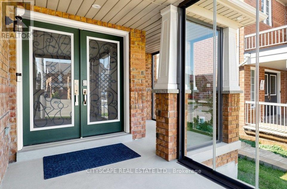 769 White Clover Way, Mississauga, ON - Indoor Photo Showing Living Room