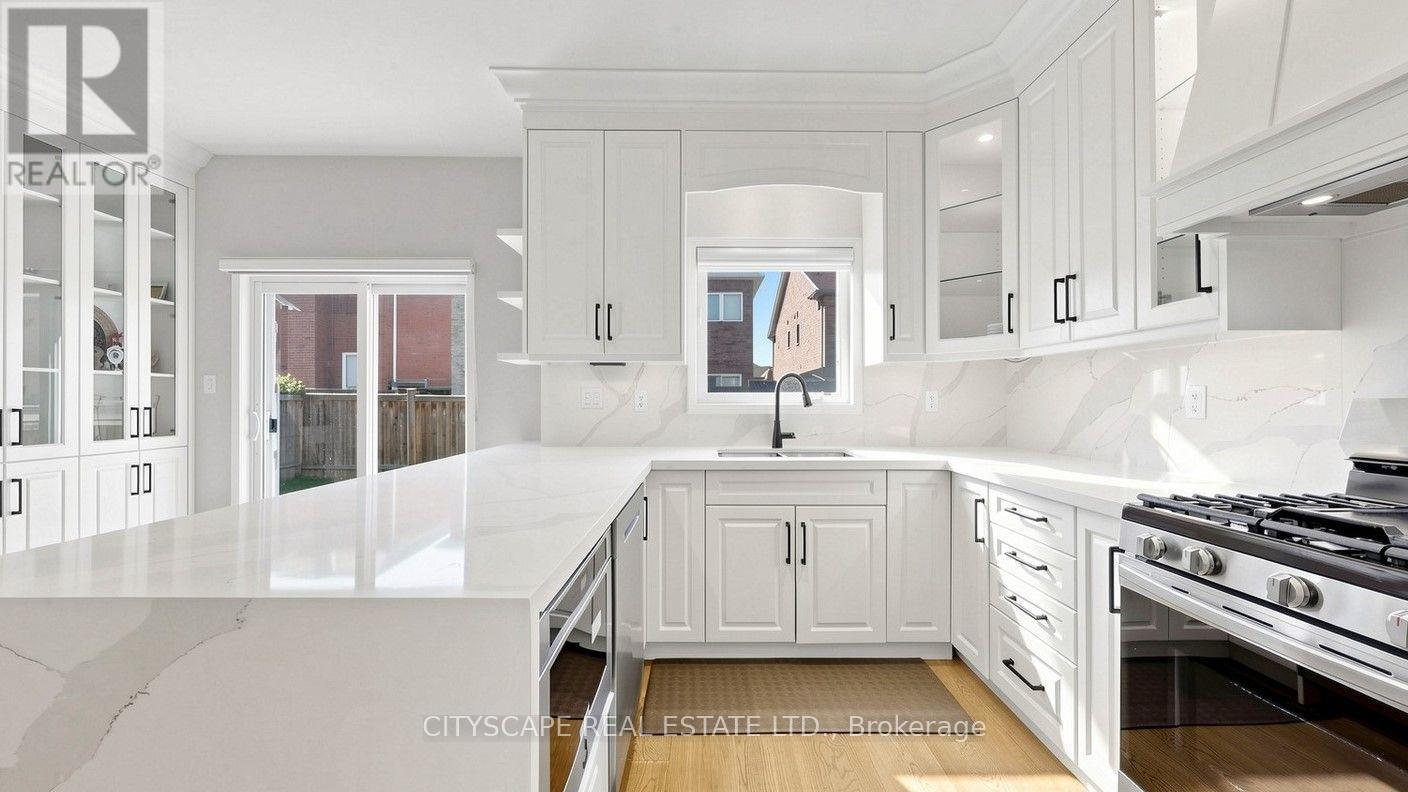 769 White Clover Way, Mississauga, ON - Indoor Photo Showing Kitchen With Upgraded Kitchen