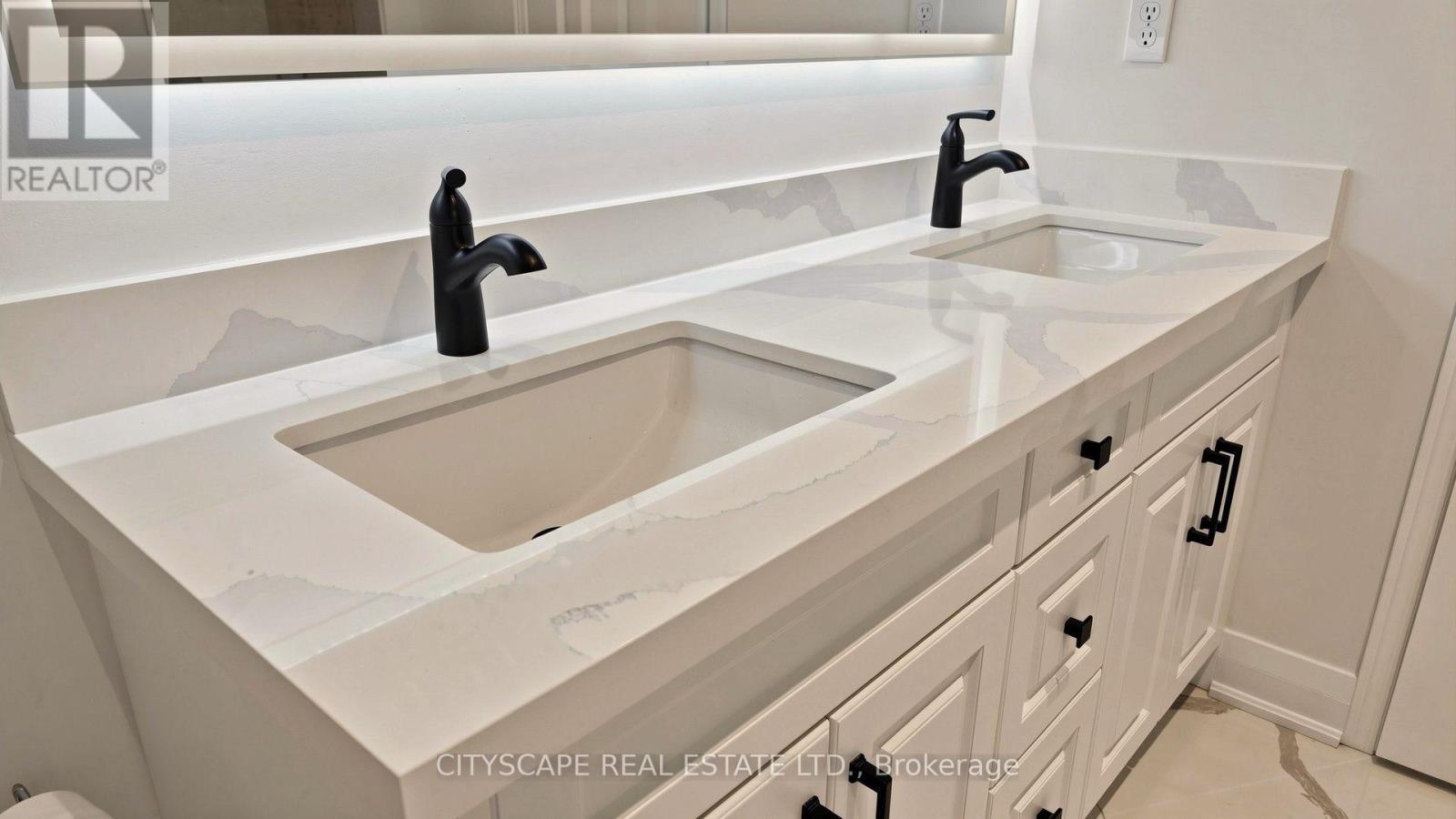 769 White Clover Way, Mississauga, ON - Indoor Photo Showing Bedroom