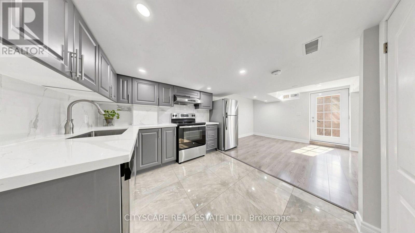 769 White Clover Way, Mississauga, ON - Indoor Photo Showing Kitchen