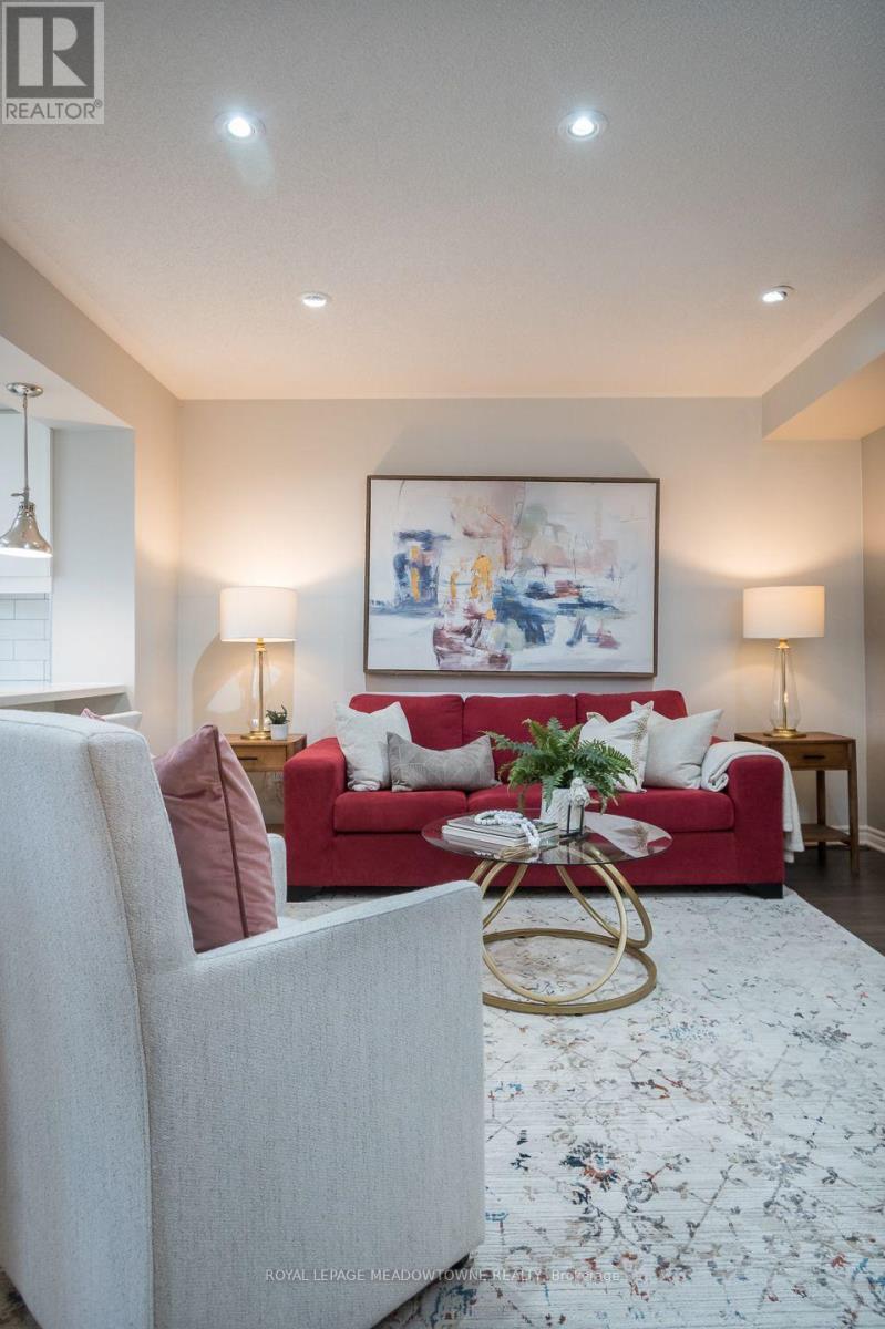 298 Reis Place, Milton, ON - Indoor Photo Showing Living Room