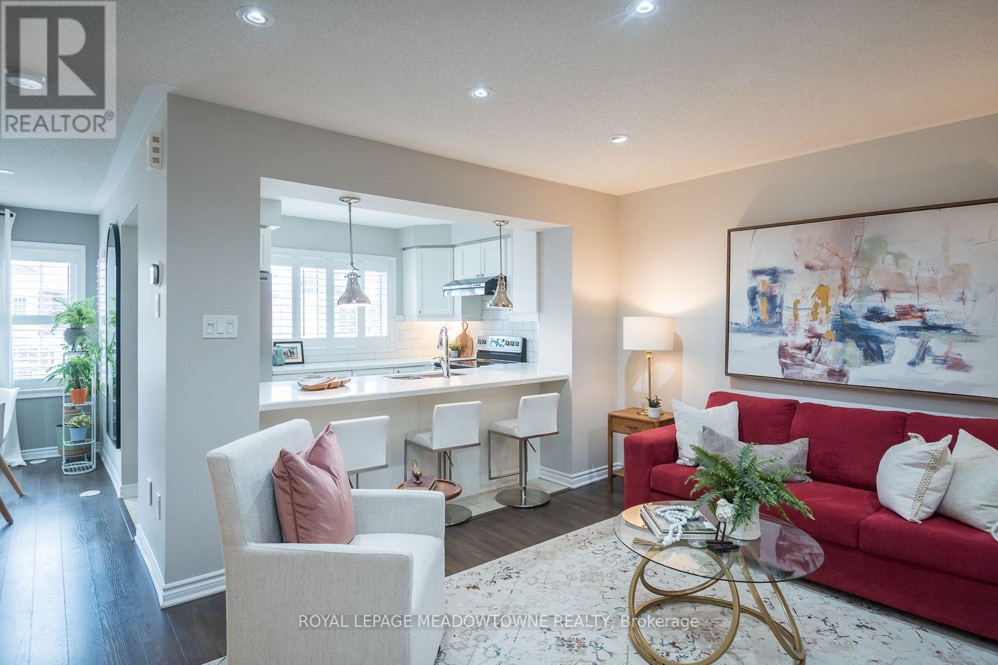 298 Reis Place, Milton, ON - Indoor Photo Showing Living Room