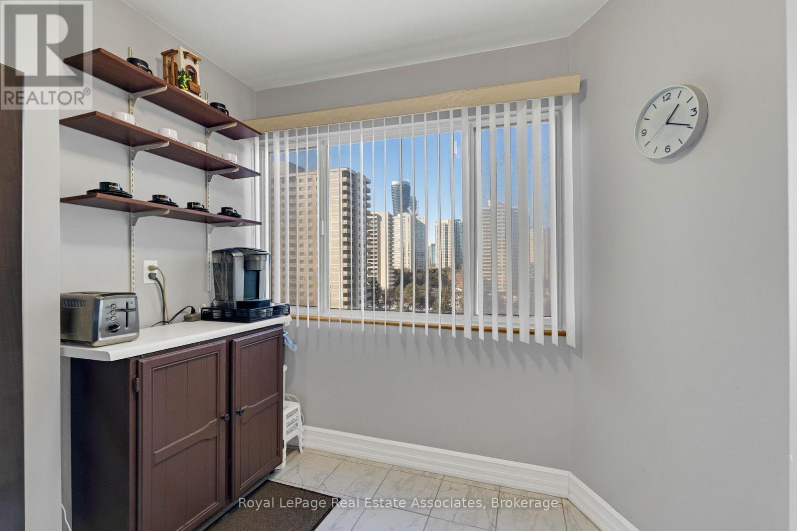 912 - 50 Elm Drive E, Mississauga, ON - Indoor