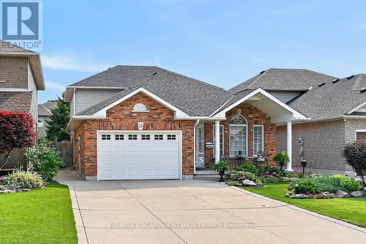 25 Eric Burke Court, Hamilton, ON - Outdoor With Facade