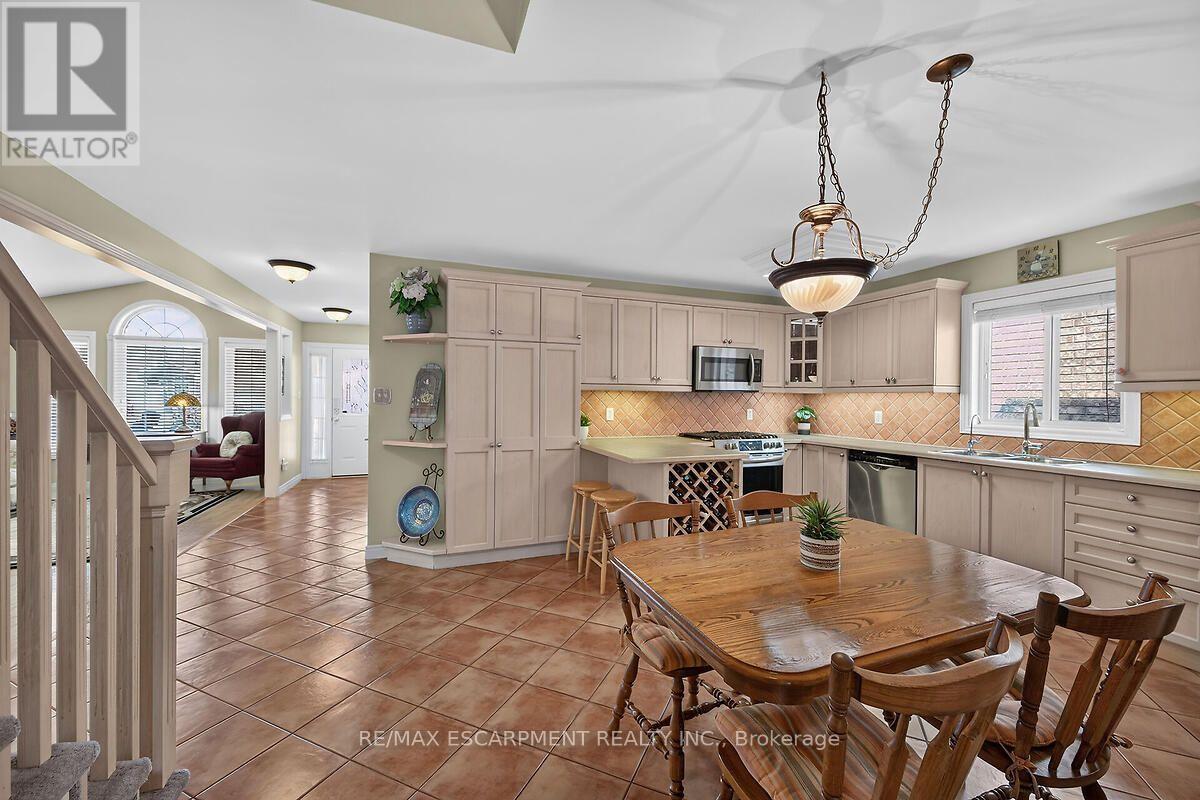 25 Eric Burke Court, Hamilton, ON - Indoor Photo Showing Dining Room