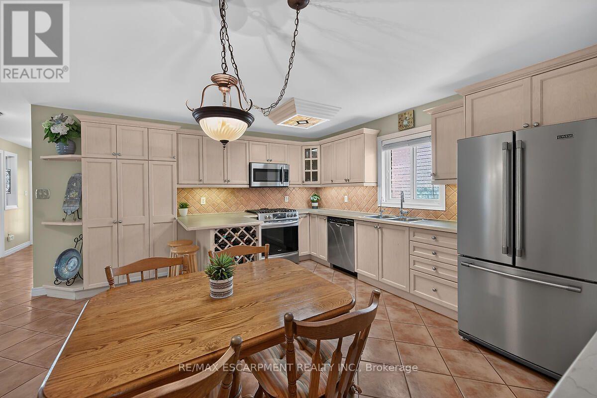 25 Eric Burke Court, Hamilton, ON - Indoor