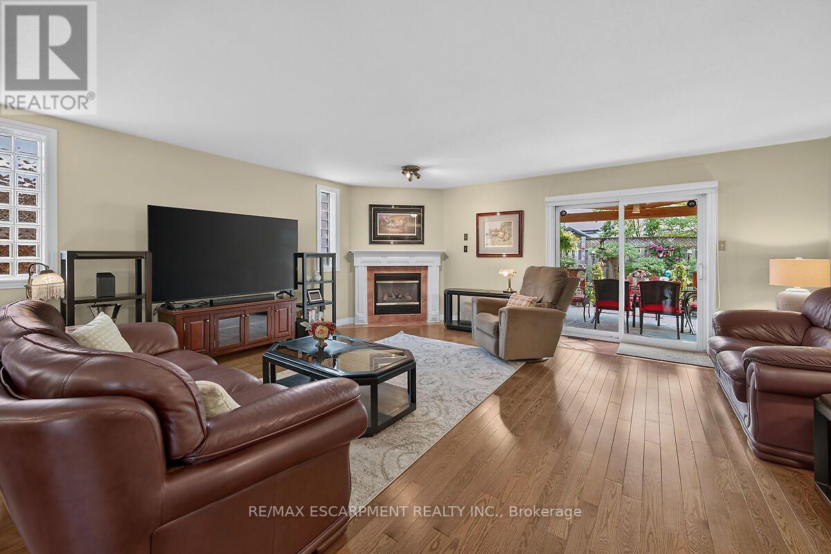 25 Eric Burke Court, Hamilton, ON - Indoor Photo Showing Living Room With Fireplace