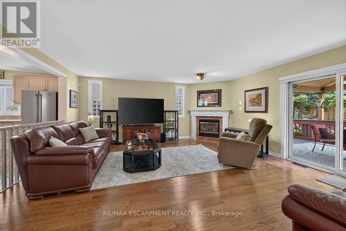 25 Eric Burke Court, Hamilton, ON - Indoor Photo Showing Living Room With Fireplace