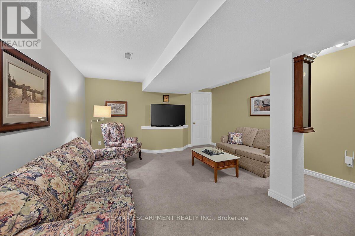25 Eric Burke Court, Hamilton, ON - Indoor
