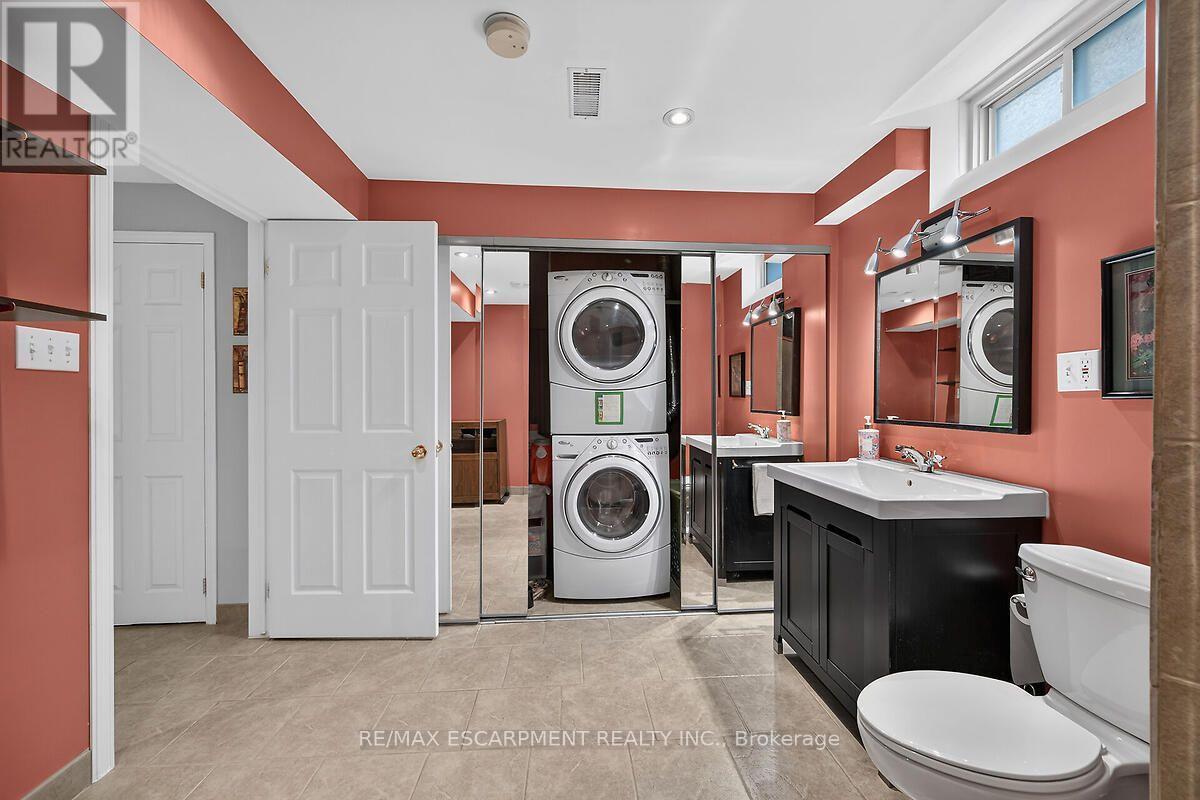25 Eric Burke Court, Hamilton, ON - Indoor Photo Showing Laundry Room